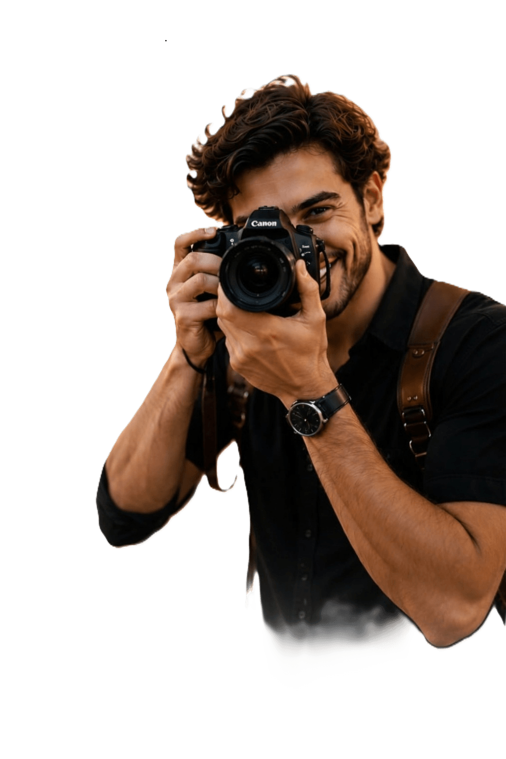 Fotógrafo sorrindo com câmera profissional